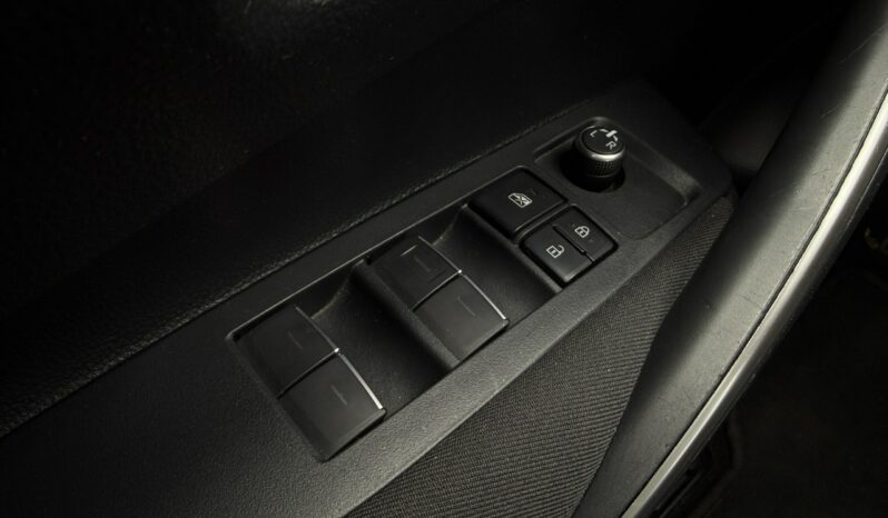 TOYOTA Corolla  | przedni | Manualna | 125 KM | Srebrny full