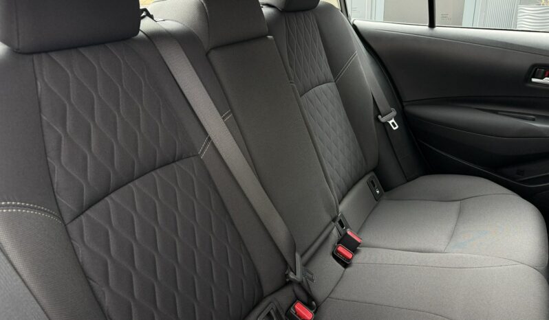 TOYOTA Corolla  | przedni | Manualna | 125 KM | Srebrny full