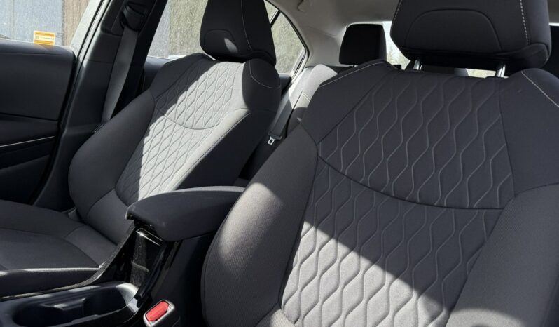 TOYOTA Corolla  | przedni | Manualna | 125 KM | Srebrny full
