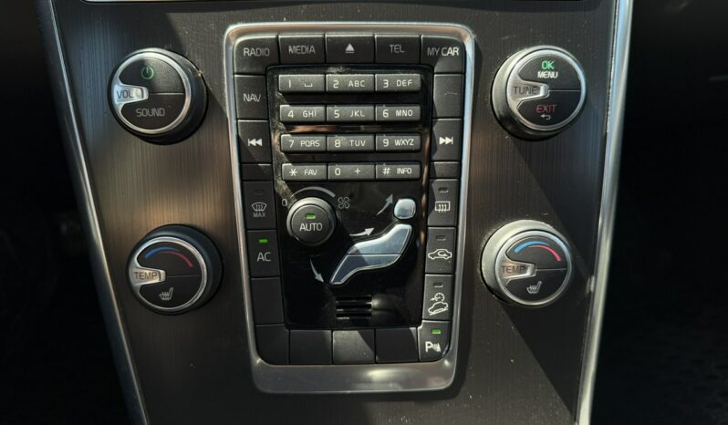 VOLVO XC 60 | 4×4 Automatyczny | Automatyczna | 163 KM | Czarny full