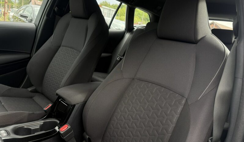 TOYOTA Corolla  | przedni | Automatyczna | 122 KM | Srebrny full