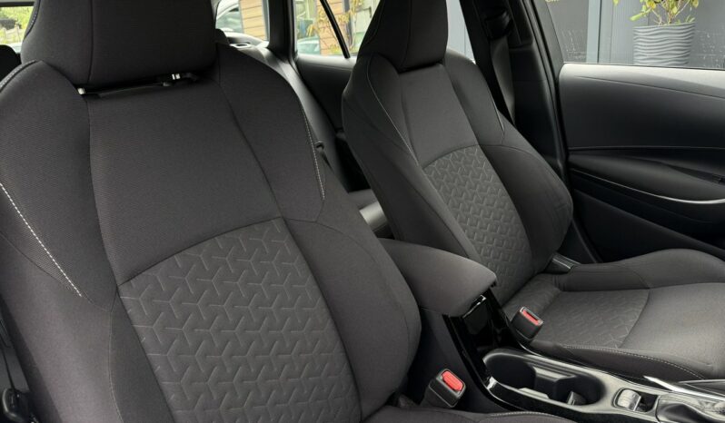 TOYOTA Corolla  | przedni | Automatyczna | 122 KM | Srebrny full