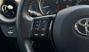 TOYOTA Yaris  | przedni | Manualna | 111 KM | Niebieski full