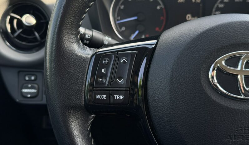 TOYOTA Yaris  | przedni | Manualna | 111 KM | Niebieski full