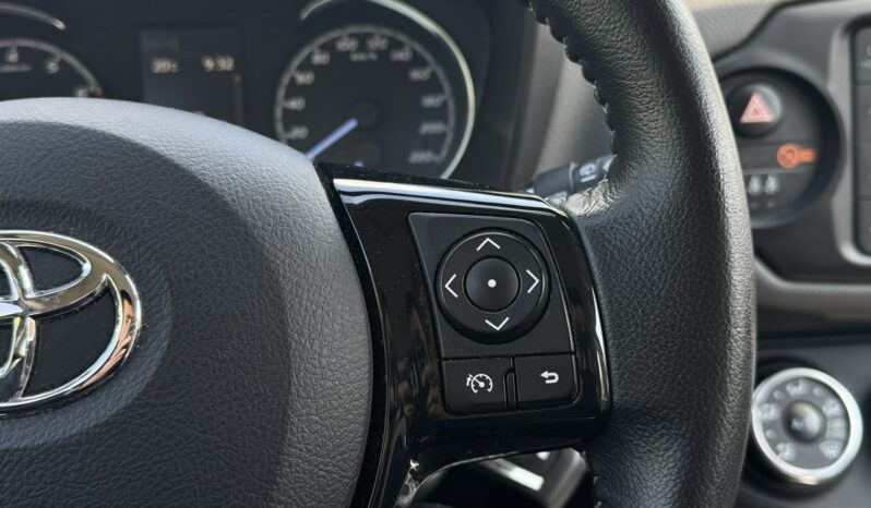 TOYOTA Yaris  | przedni | Manualna | 111 KM | Niebieski full