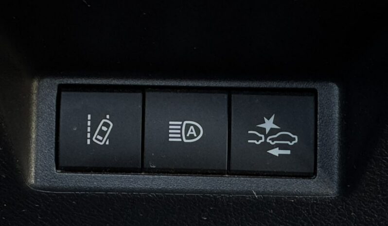TOYOTA Yaris  | przedni | Manualna | 111 KM | Niebieski full