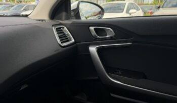 KIA Ceed  | przedni | Manualna | 160 KM | bialy full
