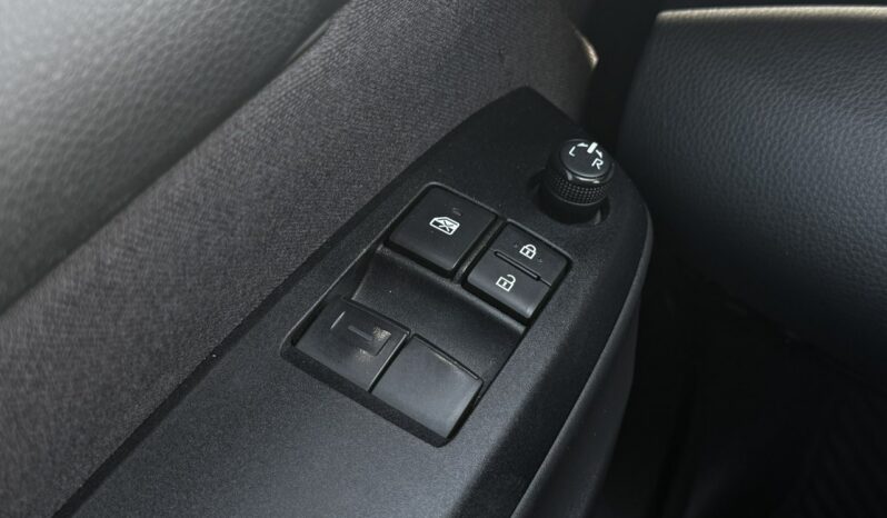 TOYOTA Yaris  | przedni | automatyczna_bezstopniowa | 116 KM | Srebrny full