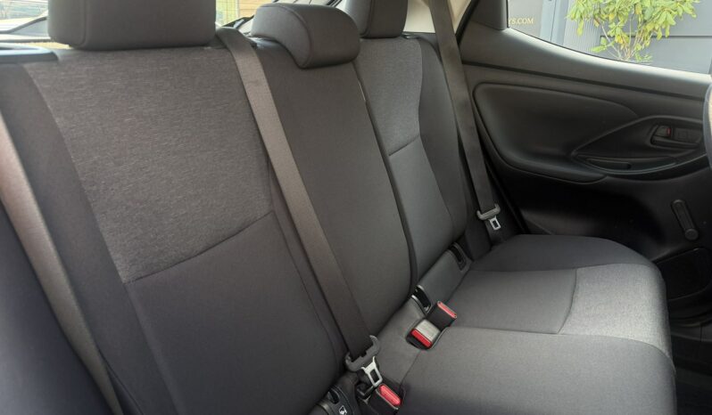 TOYOTA Yaris  | przedni | automatyczna_bezstopniowa | 116 KM | Srebrny full