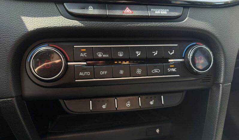 KIA Ceed  | przedni | Manualna | 136 KM | Niebieski full