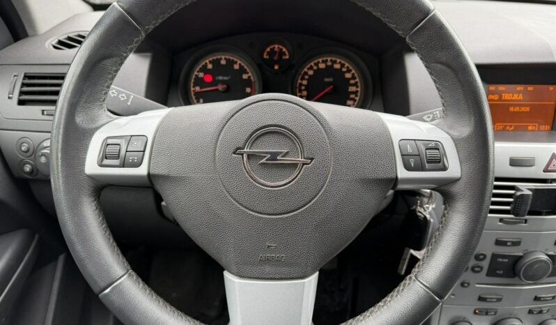 OPEL Astra | FWD (przód) | Manualna | 115 KM | Czarny full