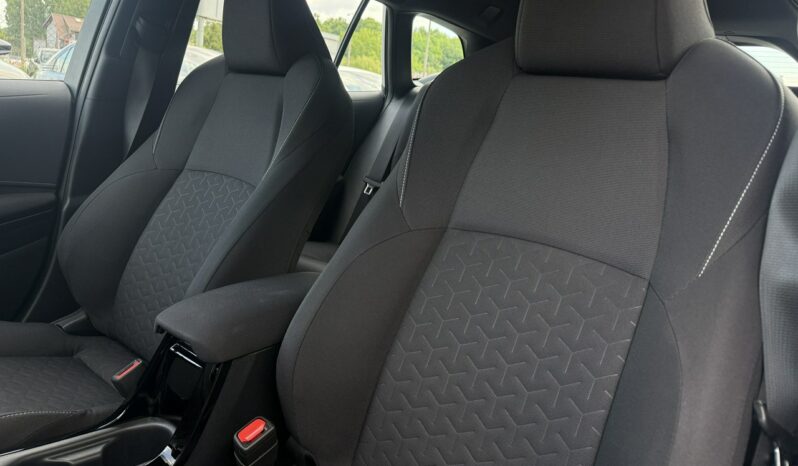 TOYOTA Corolla  | przedni | Automatyczna | 122 KM | Srebrny full