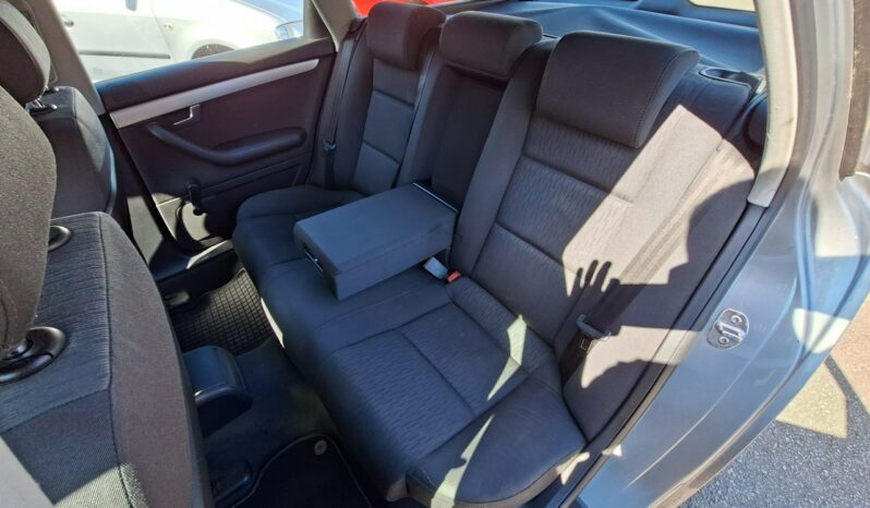 AUDI A4  | FWD (przód) | Manualna | 140 KM | Szary full