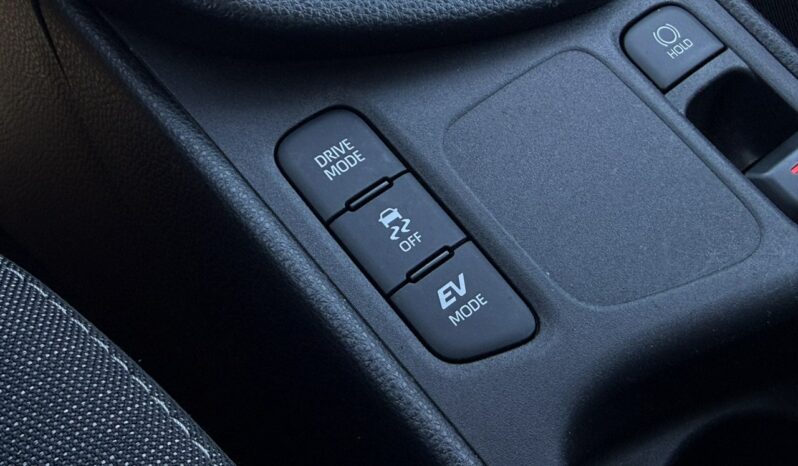 TOYOTA Yaris  | FWD (przód) | Automatyczna B/S | 116 KM | Srebrny full