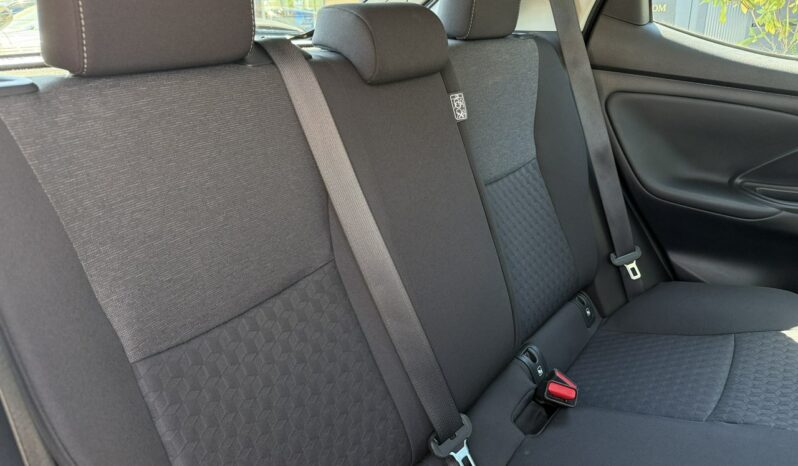 TOYOTA Yaris  | FWD (przód) | Automatyczna B/S | 116 KM | Srebrny full