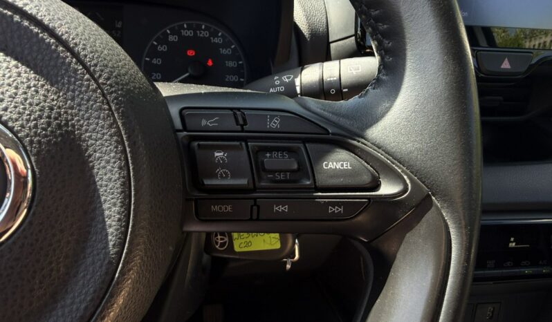 TOYOTA Yaris  | FWD (przód) | Automatyczna B/S | 116 KM | Srebrny full