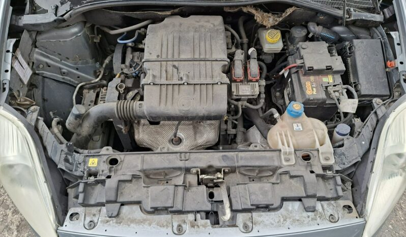 FIAT Punto  | FWD (przód) | Automatyczna | 77 KM | Szary full