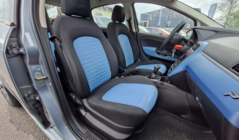 FIAT Punto  | FWD (przód) | Automatyczna | 77 KM | Szary full