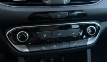 HYUNDAI I30  | przedni | Manualna | 120 KM | Srebrny full