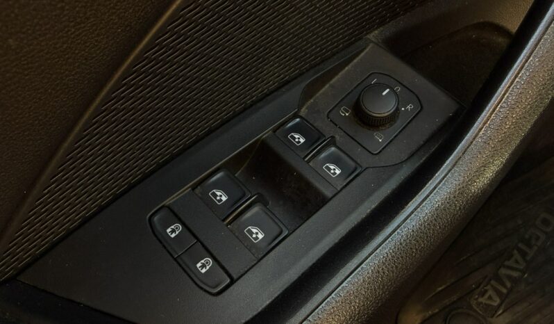 SKODA Octavia  | przedni | Manualna | 150 KM | Niebieski full