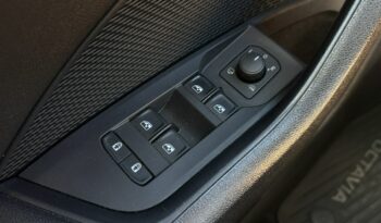 SKODA Octavia  | przedni | Manualna | 150 KM | Niebieski full