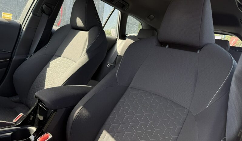TOYOTA Corolla  | przedni | Automatyczna | 122 KM | Srebrny full