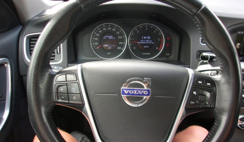 VOLVO V60  | FWD (przód) | Manualna | 136 KM | bialy full