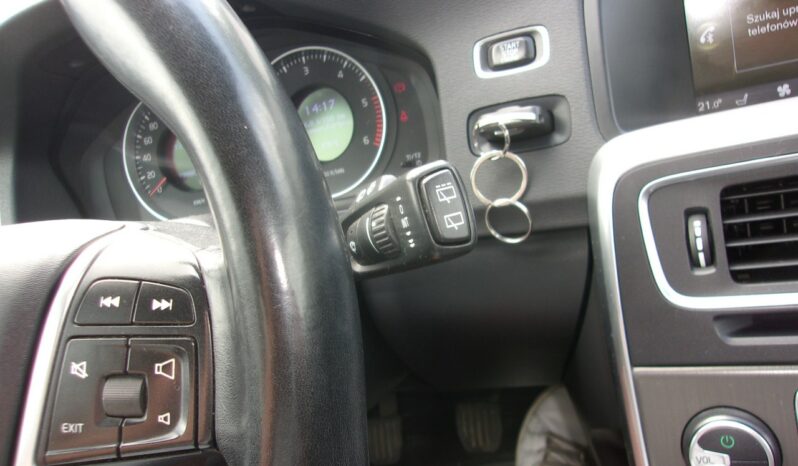 VOLVO V60  | FWD (przód) | Manualna | 136 KM | bialy full