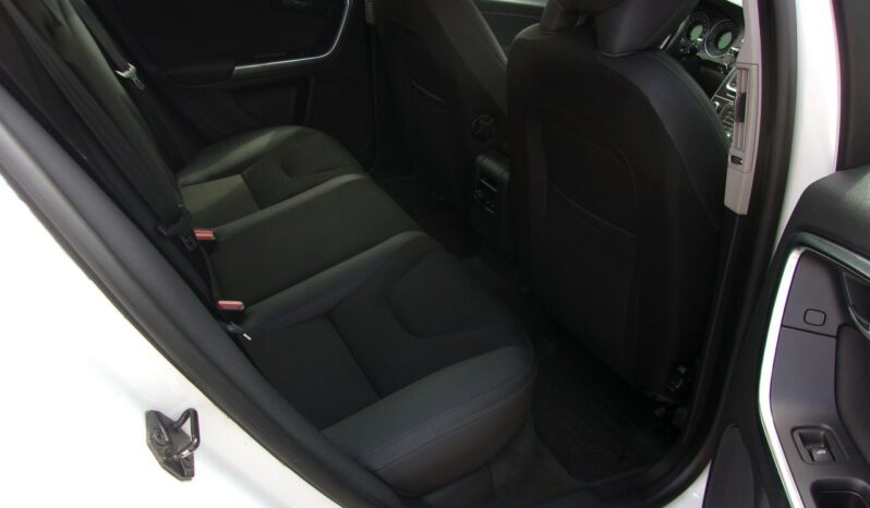 VOLVO V60  | FWD (przód) | Manualna | 136 KM | bialy full