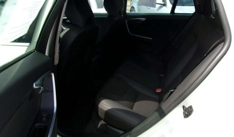 VOLVO V60  | FWD (przód) | Manualna | 136 KM | bialy full