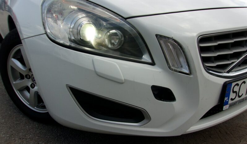 VOLVO V60  | FWD (przód) | Manualna | 136 KM | bialy full