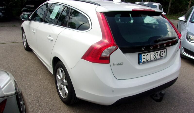 VOLVO V60  | FWD (przód) | Manualna | 136 KM | bialy full