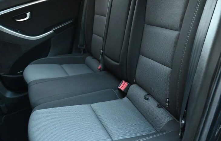 HYUNDAI I30  | FWD (przód) | Manualna | 110 KM | Czarny full