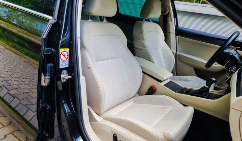 SKODA Superb  | FWD (przód) | Automatyczna | 150 KM | Czarny full