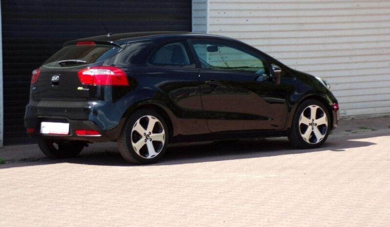 KIA Rio  | FWD (przód) | Manualna | 86 KM | Czarny full