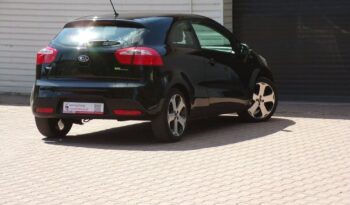 KIA Rio  | FWD (przód) | Manualna | 86 KM | Czarny full
