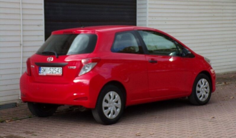 TOYOTA Yaris  | FWD (przód) | Manualna | 70 KM | Czerwony full