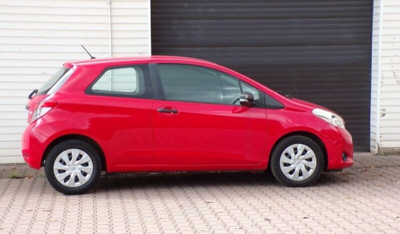 TOYOTA Yaris  | FWD (przód) | Manualna | 70 KM | Czerwony full