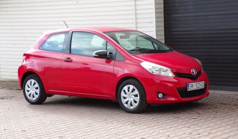 TOYOTA Yaris  | FWD (przód) | Manualna | 70 KM | Czerwony full