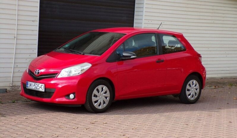 TOYOTA Yaris  | FWD (przód) | Manualna | 70 KM | Czerwony full