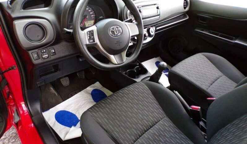 TOYOTA Yaris  | FWD (przód) | Manualna | 70 KM | Czerwony full