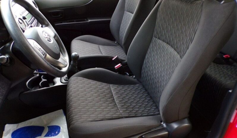 TOYOTA Yaris  | FWD (przód) | Manualna | 70 KM | Czerwony full