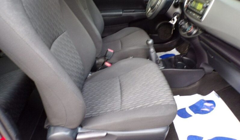 TOYOTA Yaris  | FWD (przód) | Manualna | 70 KM | Czerwony full