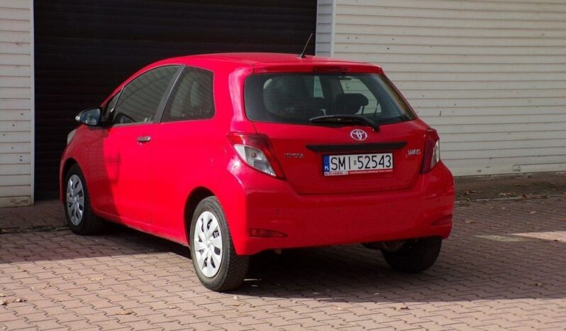 TOYOTA Yaris  | FWD (przód) | Manualna | 70 KM | Czerwony full