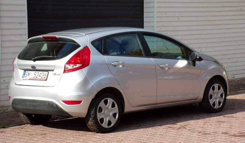 FORD Fiesta  | FWD (przód) | Manualna | 82 KM | Srebrny full