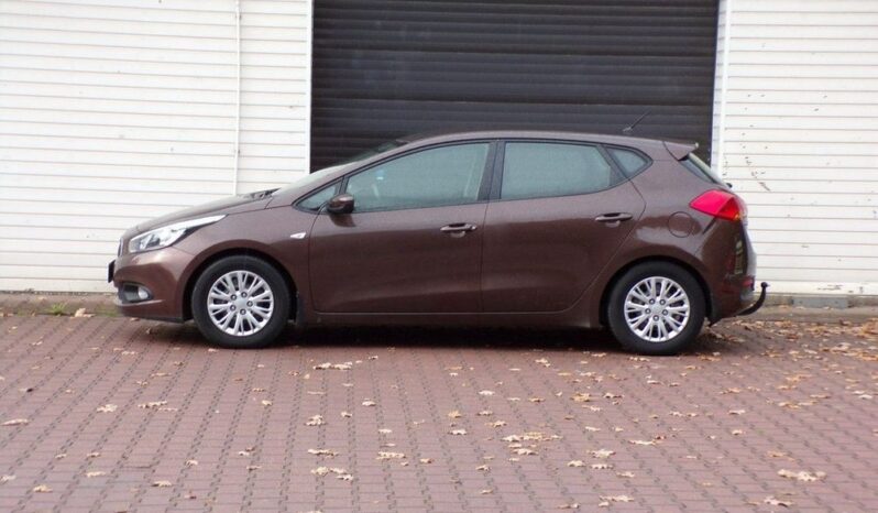 KIA Ceed  | FWD (przód) | Manualna | 100 KM | Brązowy full