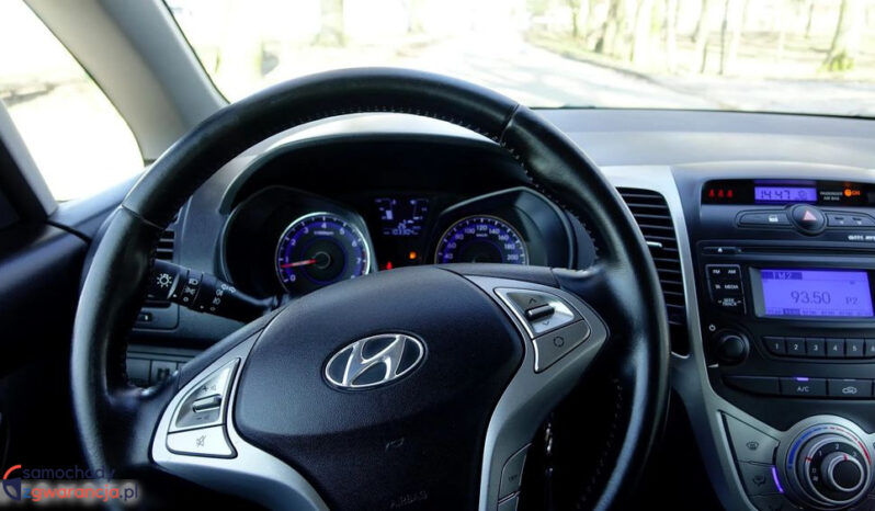 HYUNDAI ix20  | FWD (przód) | Manualna | 90 KM | Srebrny full