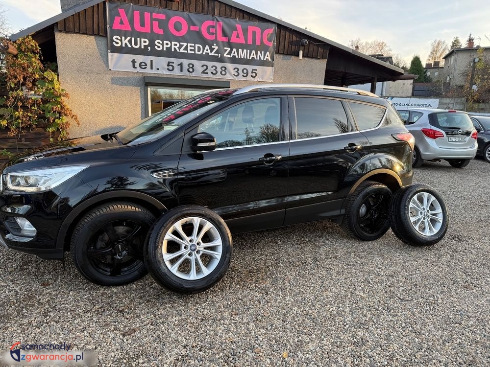 Ford Kuga  | 4X4 (Stały) | Automatyczna | 182 Km | Czarny