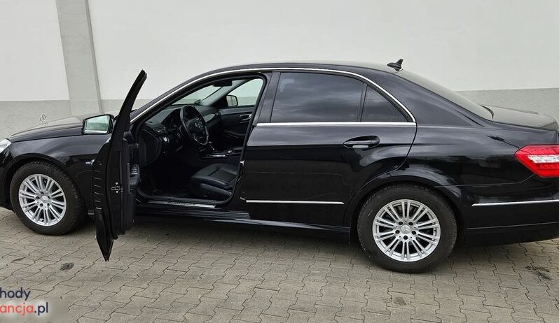 MERCEDES-BENZ Klasa E | RWD (tył) | Automatyczna | 184 KM | Czarny full