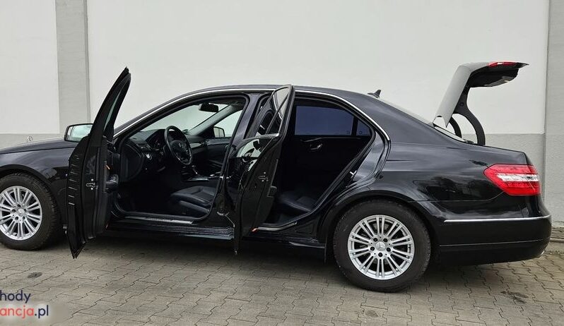MERCEDES-BENZ Klasa E | RWD (tył) | Automatyczna | 184 KM | Czarny full
